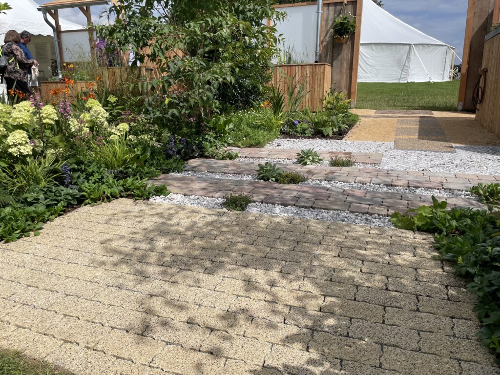 LandscapingGarden3.jpg